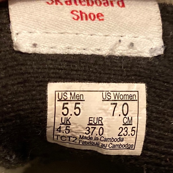 Vans - Picture 3 of 3